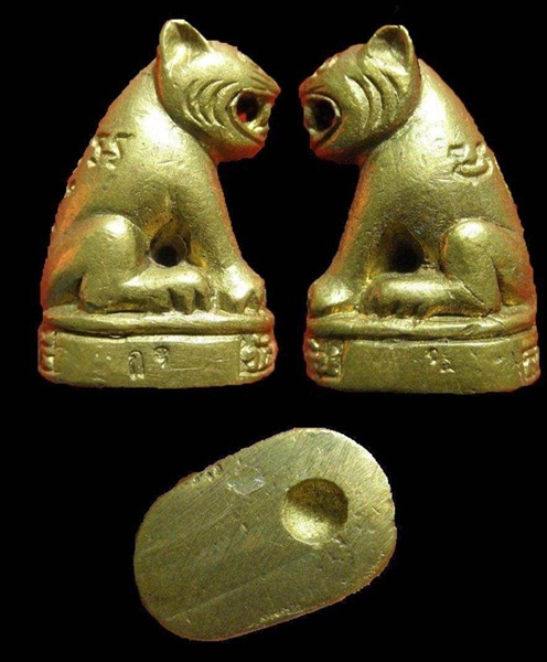 เสืออาคมมหาบารมีเสือไฟฟ้า หลวงพ่อเพี้ยน สภาพเดิม ๆ พร้อมกล่องครับ