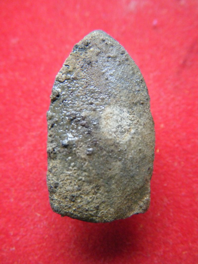 พระเนื้อดิน พิมพ์พระรอด หลวงพ่อลี ออกวัดป่าคลองกุ้ง จันบุรี  ปี2496