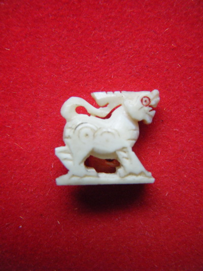 สิงห์งาเเกะ หลวงพ่อมุ่ย วัดดอนไร่ สุพรรณบุรี