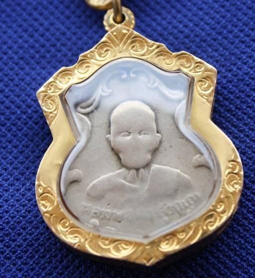 เหรียญรุ่นแรกหลวงพ่อคงอัลปาก้า