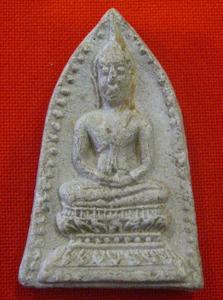 พระพิมพ์สามเหลี่ยม หน้าตาคุ้นๆ แต่นึกไม่ออกซักที่ ช่วยหน่อยครับพี่ๆ