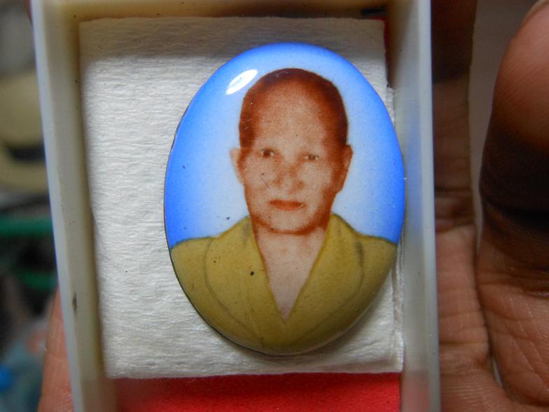 ใช่ ล็อคเก๊ต แม่ชีบุญเรือน หรือไม่ครับ รบกวนพี่พี่ ผู้รู้ครับ