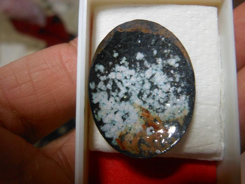 ใช่ ล็อคเก๊ต แม่ชีบุญเรือน หรือไม่ครับ รบกวนพี่พี่ ผู้รู้ครับ