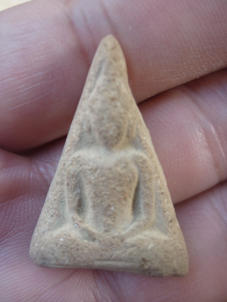 รบกวนผู้รู้ทุกท่านพิจารณาพระองค์นี้ หน่อยครับ 