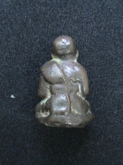 รูปหล่อเกจิท่านใด