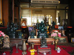 ฝากร้านค่ะ มีพระบูชาสวยๆเยอะเลยค่ะ เข้าไปชมดูได้นะคะ