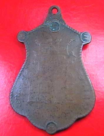 ขายเหรียญหลวงปู่จันทร์วัดจานเขื่อง ปี 19 ครับ