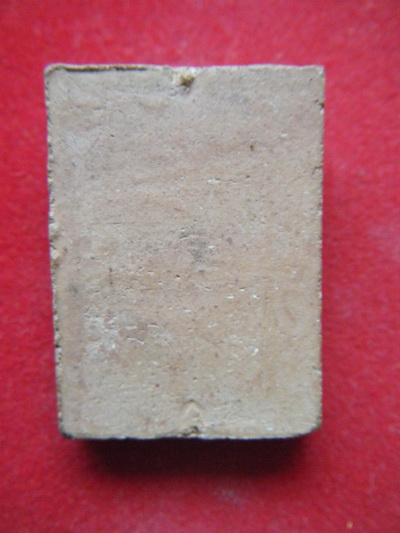 พระเนื้อดิน พิมพ์ขขี่ไก่ หลวงพ่อฤาษีลิงดํา