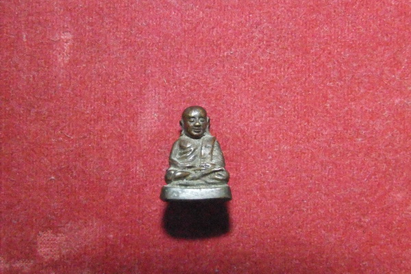 สอบถามรูปหล่อหลวงพ่อเงินครับ