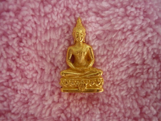 พระเครื่องปางสมาธิ (เนื้อทองคำ) โครงการสร้างพระสมเด็จย่า ฉลอง 90 พรรษา ปี 2533
