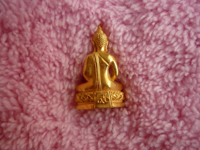 พระเครื่องปางสมาธิ (เนื้อทองคำ) โครงการสร้างพระสมเด็จย่า ฉลอง 90 พรรษา ปี 2533