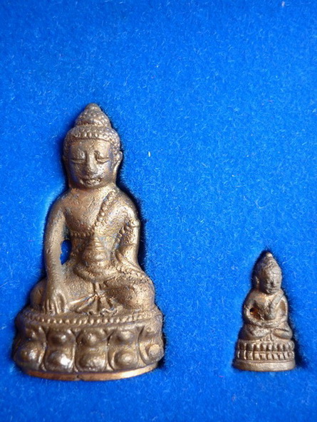 พระกริ่งใหญ่และพระชัยวัฒน์สมเด็จย่า ฉลอง 90 พรรษา ปี 2533 (เนื้อนวโลหะ)