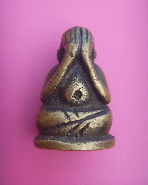 ขอผู้รู้ช่วยดูพระองค์ปิดตา