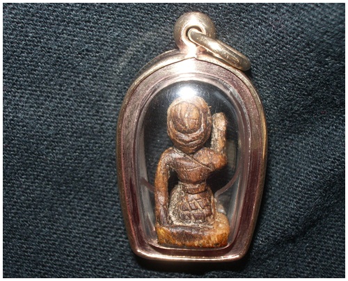 นางกวัก เนื้อไม้เก่ามาก เลี่ยมนาคแก่ทอง ขัดมัน หลวงปู่บุญ วัดกลางบางแก้ว นครปฐม