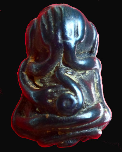 รบกวนผู้รู้ครับ...พระปิดตาลอยองค์เนื้อเมฆพัตร