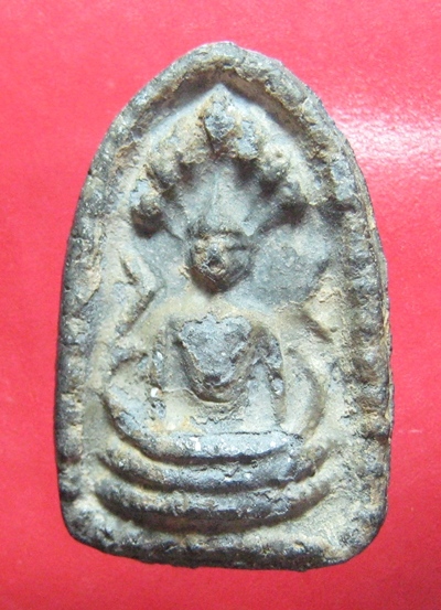 นาคปรกครึ่งองค์ วัดท้ายตลาด รบกวนท่านผู้รู้ด้วยครับ