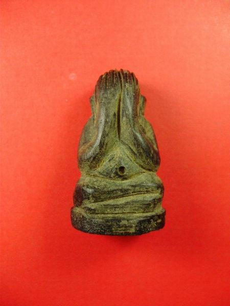 ท่านใดทราบบ้าง พระปิดตา เนื้อไม้สีดำ ขนาดสูง1นิ้ว