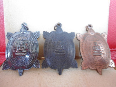 หลวงปู่หลิวรุ่นสุขใจ ปี 36 เนื้อเงิน เนื้อนะว เนื้อทองแดง