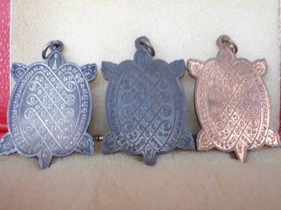 หลวงปู่หลิวรุ่นสุขใจ ปี 36 เนื้อเงิน เนื้อนะว เนื้อทองแดง