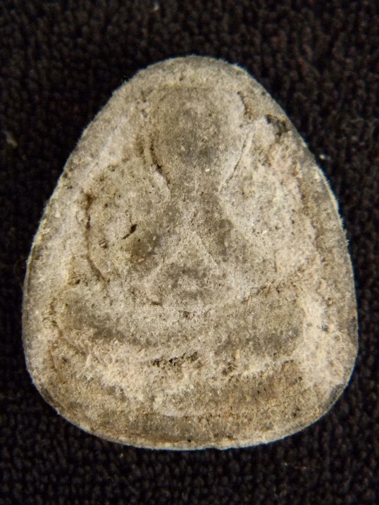 พระปิดตาไม่ทราบที่ครับ พิมพ์ใหญ่ หลังมียันต์+ฝังพลอย 