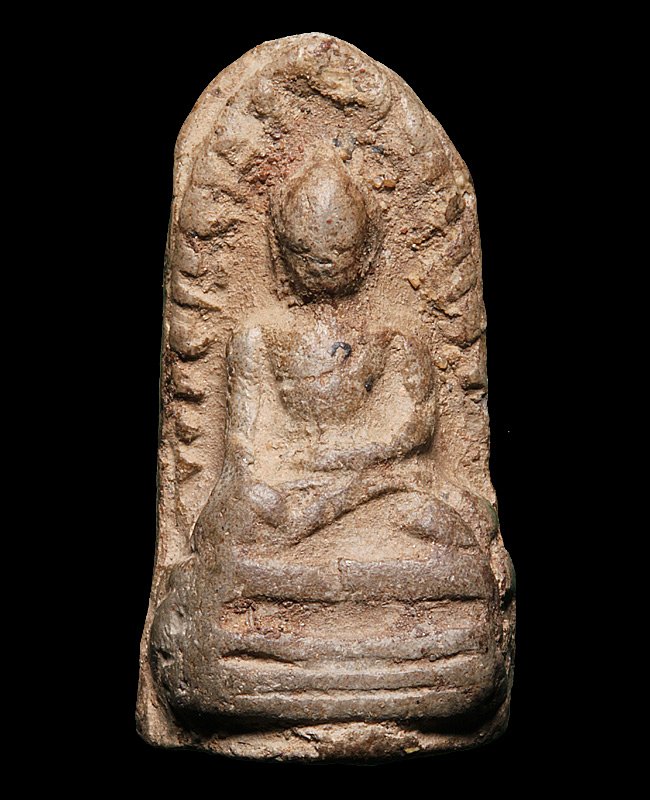 รบกวนอาจารย์ครับสอบถามพระรอดและพระกรุเนื้อดินครับไม่ทราบที่มาครับผม