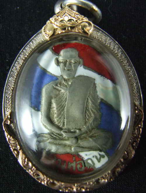 +++ เหรียญไข่ใหญ่ ลงยาสีธงชาติ หลวงพ่อกัน วัดเขาแก้ว +++