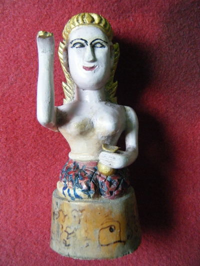 นางกวัก ไม้เเกะ ก้นฝังตะกรุดเงิน เก่า ไม่ทราบที่