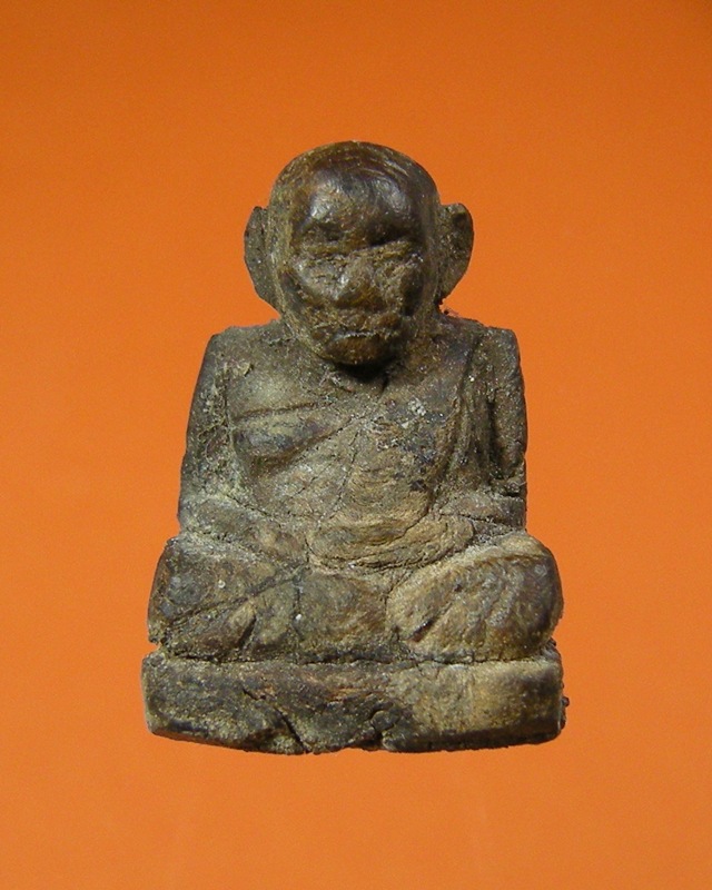 ช่วยดูพระรูปเหมือนเนื้อว่านลอยองค์ให้หน่อยครับ