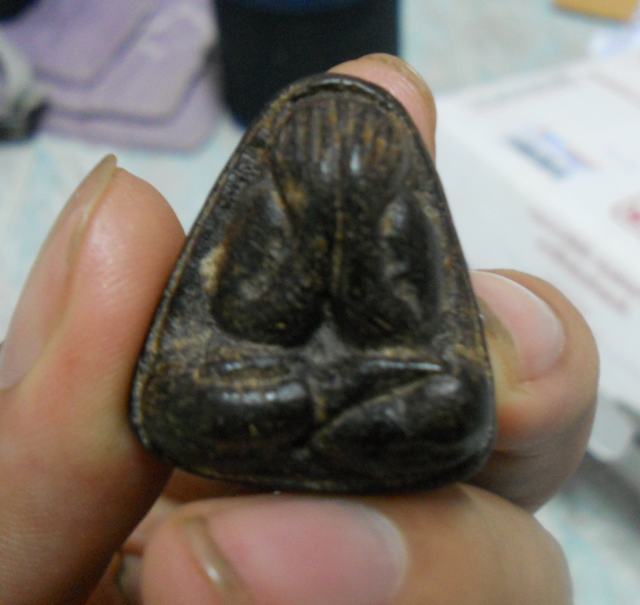 เขาบอกมาว่า หลวงพ่อครน บางแซะ รัฐกรันตัง ๒ หน้ามีกริ่ง รบกวนด้วยครับ(แท้ไหมครับ)