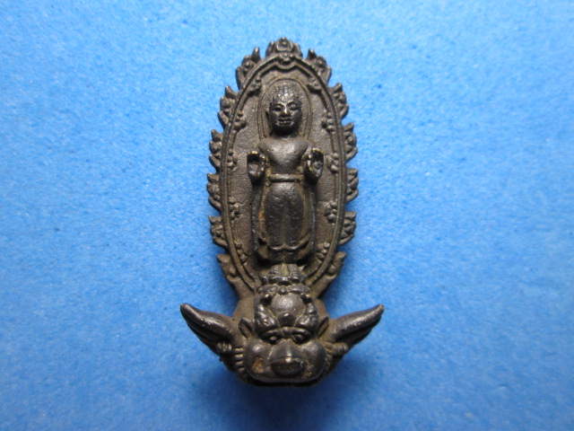 พระกริ่งพระพนัสบดีพร้อมตอกโค้ดหายาก สภาพสวยอยู่ในกล่องเดิมไม่ได้ใช้