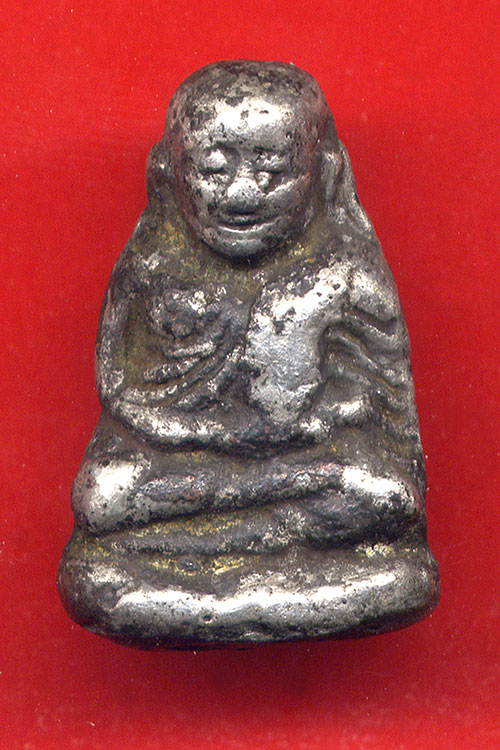 หลวงพ่อเงินพิมพ์ขี้ตาเนื้อเงิน