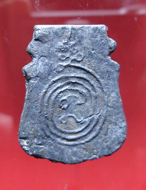 เหรียญหน้าเสือรุ่น2เนื้อแร่ แท้ใหมครับ