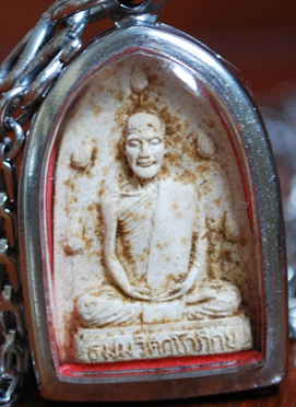 อยากทราบว่าพระท่านเจ้าคุณตามรูปสร้างเมื่อปีอะไรครับ