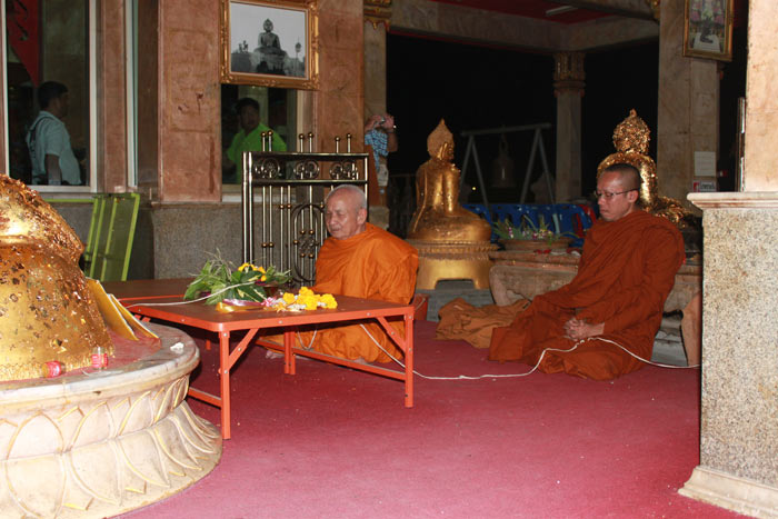 พิธีอธิฐานจิตเดียว ณ วิหารหลวงพ่อสำเร็จศักดิ์สิทธิ์ เวลา ๑๙.๓๐ น. 22/01/2556