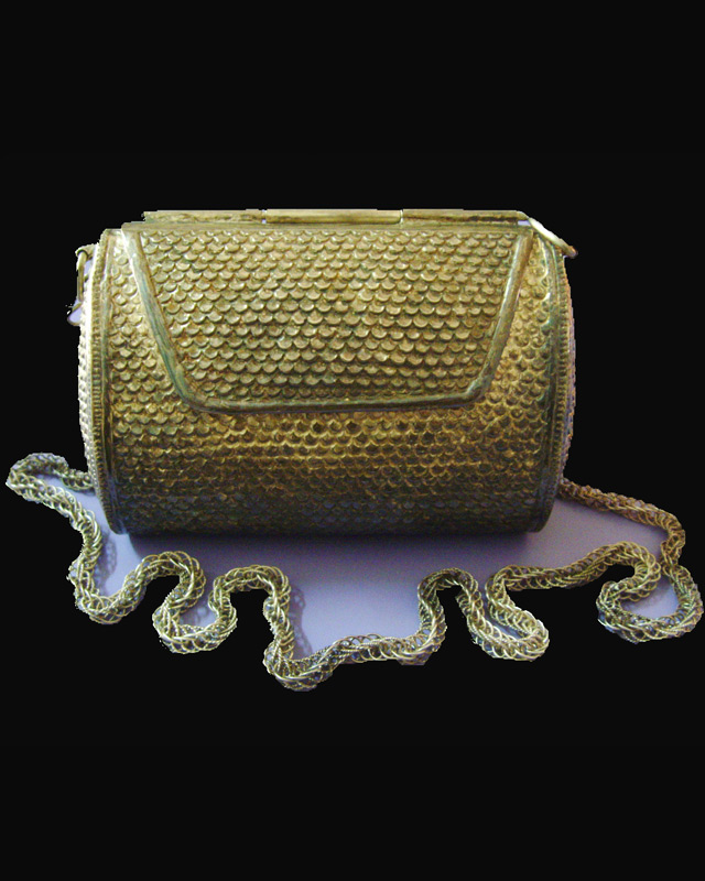 ประมูล หมวด:สินค้าทั่วไปฯลฯ @@เข็มขัดเงิน+กระเป๋าเงินพร้อมสายคล้อง..งานแฮนด์เมคน้ำหนักรวม36บาทกว่า@@