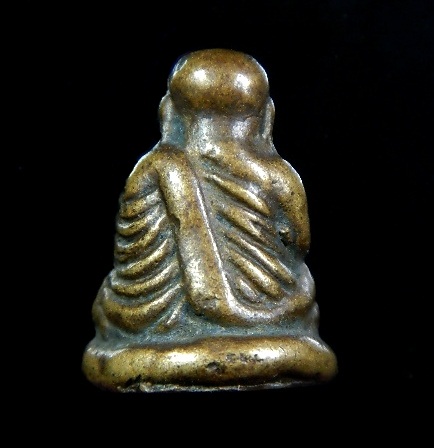 ใช่หลวงพ่อเงิน ปืนแตกแจกแม่ครัว พิมพ์เล็ก หรือป่าวคับ..