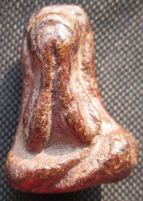 ขอความรู้จากพี่ๆทุกท่านครับ(พระปิดตาหลวงปู่ยิ้ม)