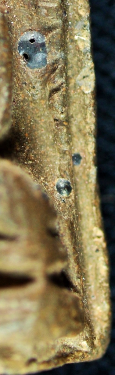 มวลสารบนพระรอด แบบนี้คืออะไรครับ