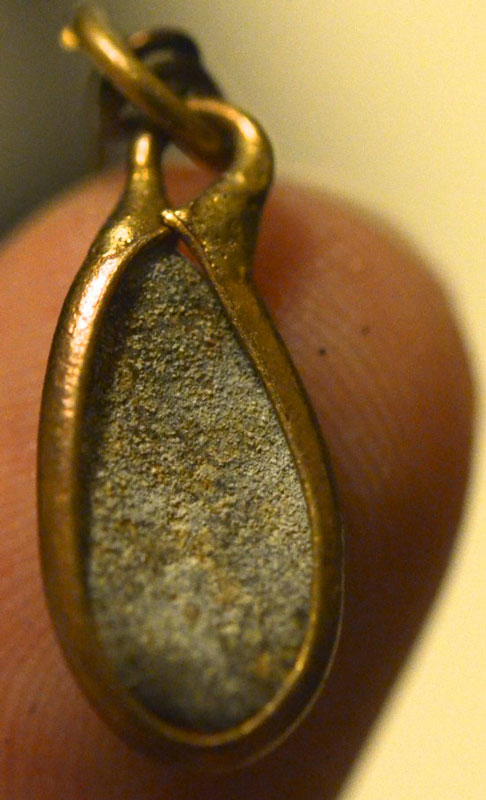 เหมือนพระพิจิตรเม็ดข้าวเม่า แต่ไม่รู้ว่าใช่หรือไม่