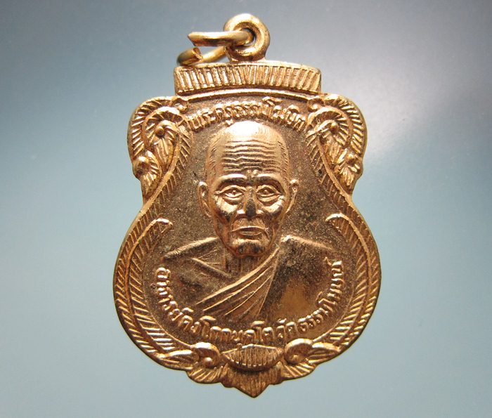 คงหน้าคงหลังกะไหล่ทองเเจกกรรมการวัดปาดังเบซาร์