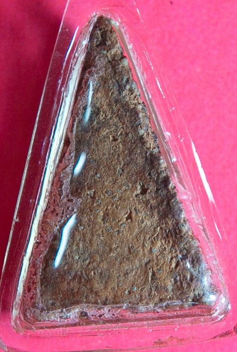 รบกวนสอบถาม พระนางพญาพิมพ์เข่าโค้ง  