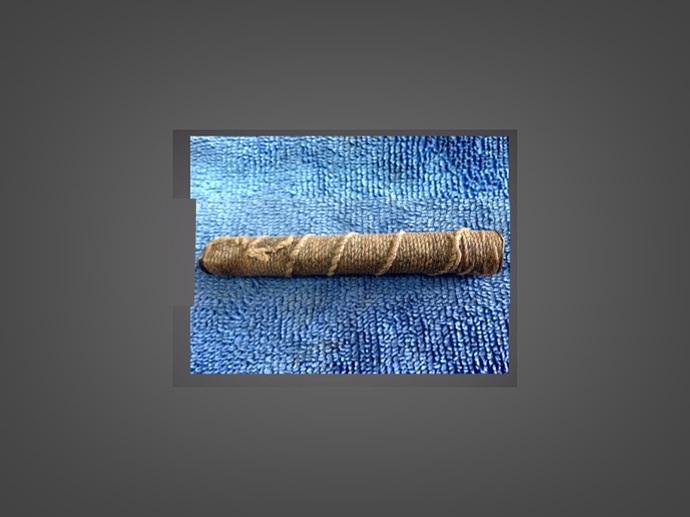 ตะกรุดเนื้อตะกั่วไม่ทราบที่ครับยาวสามนิ้ว ขอลงอีกทีครับรูปไม่ขึ้น