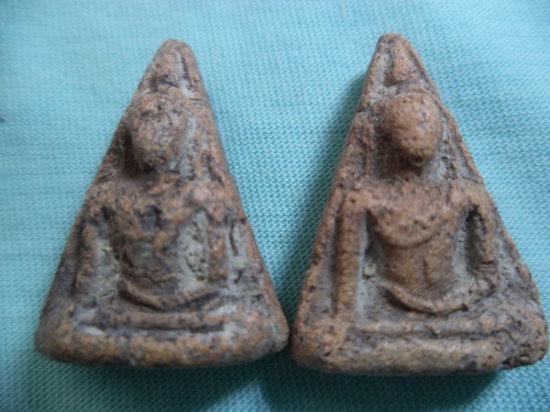 นางพญา พิมพ์เล็ก  กรุเก่า (2  องค์)  ติชมได้ครับ