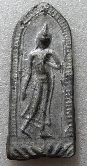 พระลีลาหลังเข็ม กรุวัดชุมนุมสงฆ์ จ.สุพรรณบุรี