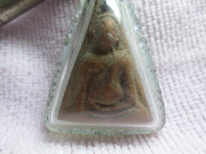 สอบถามผู้รู้ครับพระนางพญาแท้รึเปล่าครับราคาเท่าไร่ครับ