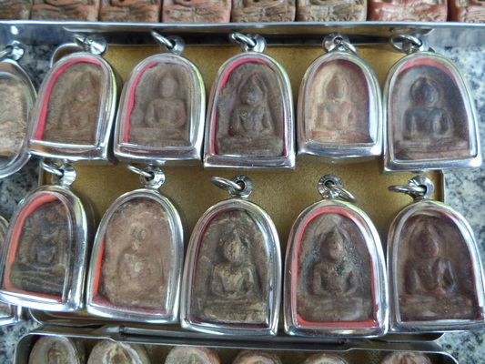 พระชุดกำแพง  เมืองชากังราว  มาเป็นชุด  ช่วยกันติชมครับ