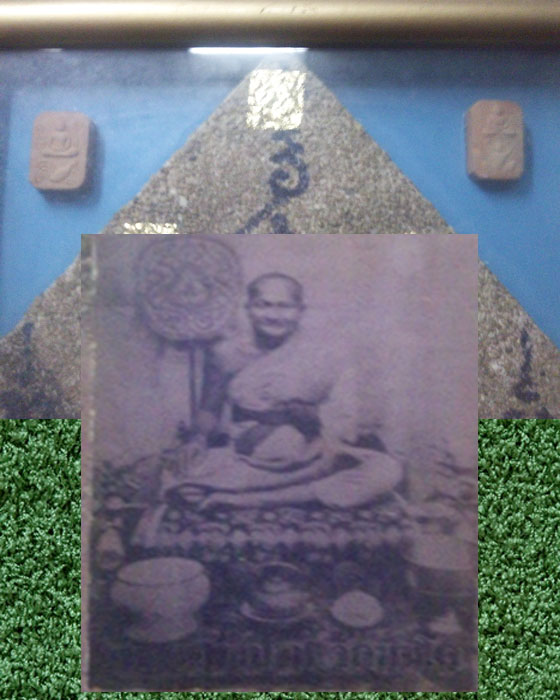 กระเบื้องหลังคาโบสถ์หลังเก่าหลวงพ่อปานวัดบางนมโคอายุ 100 ปี 