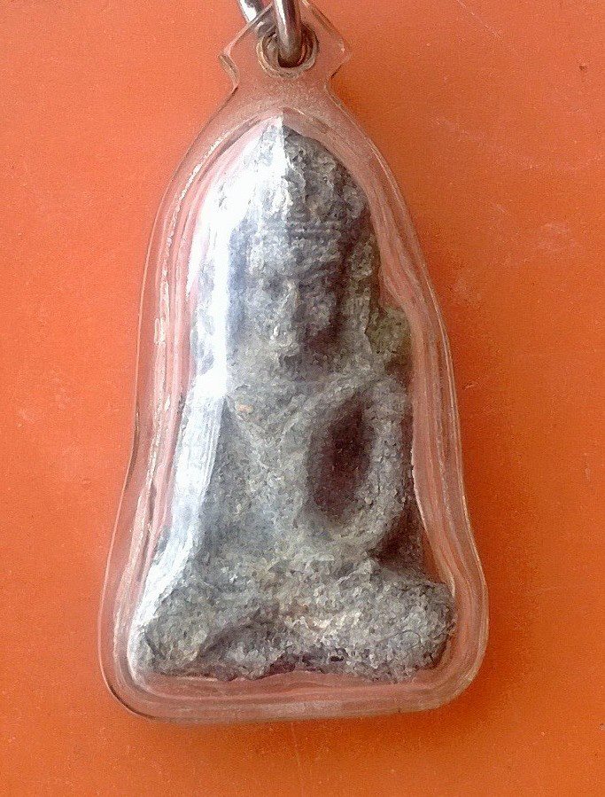 ช่วยดูพระกรุหน่อยครับ