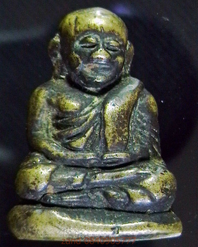 ขายรูปหล่อหลวงพ่อเงิน องค์นี้เก่ากว่าครับ