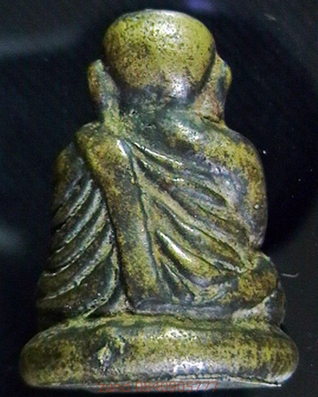 ขายรูปหล่อหลวงพ่อเงิน องค์นี้เก่ากว่าครับ